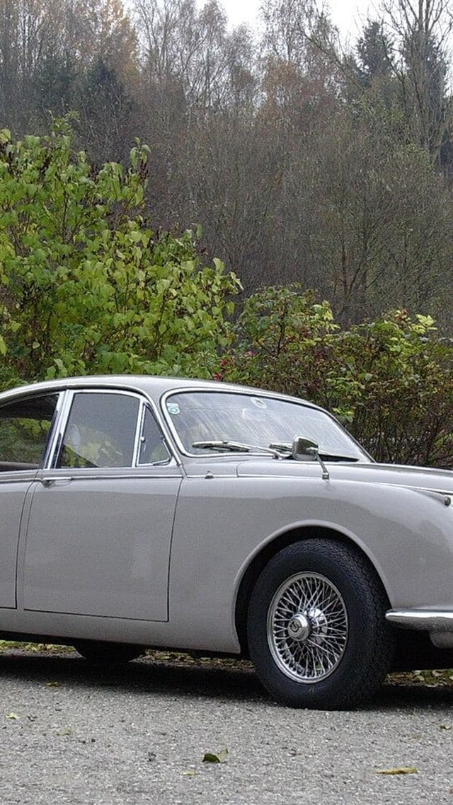 Daimler V8-250