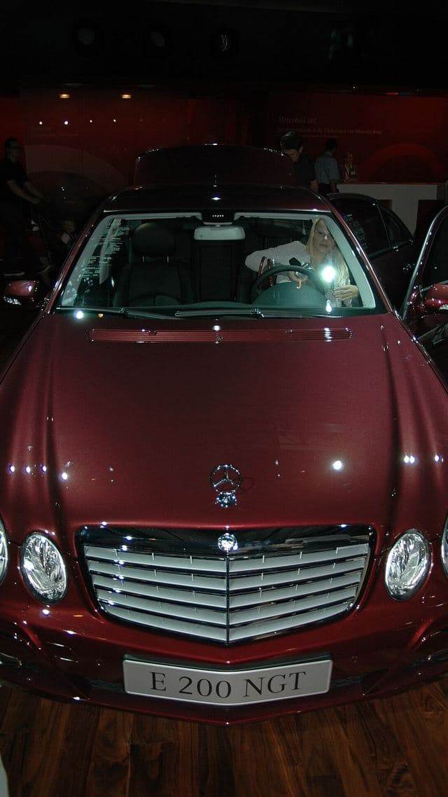Mercedes-Benz E 200