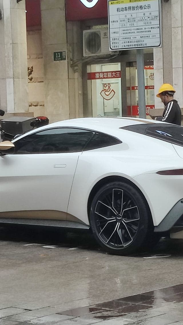 Aston Martin Vantage